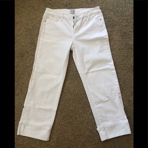 White House Black Market Blanc Denim capri jeans